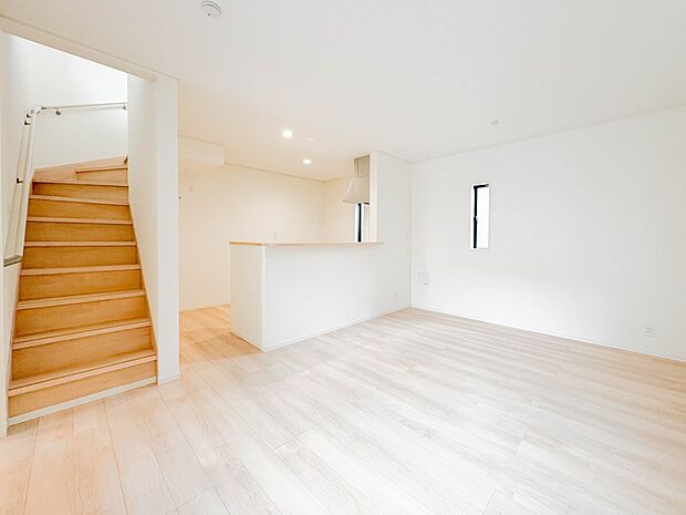 ここにはみんなが集い、食事と楽しい会話が始まる。話に夢中になりすぎて、ついつい時を忘れ夜半過ぎになってしまう。そんな束の間の幸せを感じさせてくれる場所でありたい.