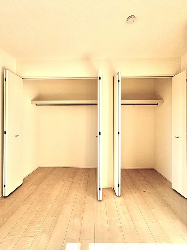 【収納】各部屋を最大限に広く使って頂ける様、全居住スペースに収納付。プライベートルームはゆったりと快適に。