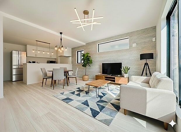 【リビングダイニング】光が溢れ、風も溢れ、居心地のよい家族ルームです。新築の厳かな居住性を身体全体で感じてください。※画像内の家具はCG加工のため実際には付きません。