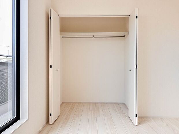 【収納】各部屋を最大限に広く使って頂ける様、全居住スペースに収納付。プライベートルームはゆったりと快適に。