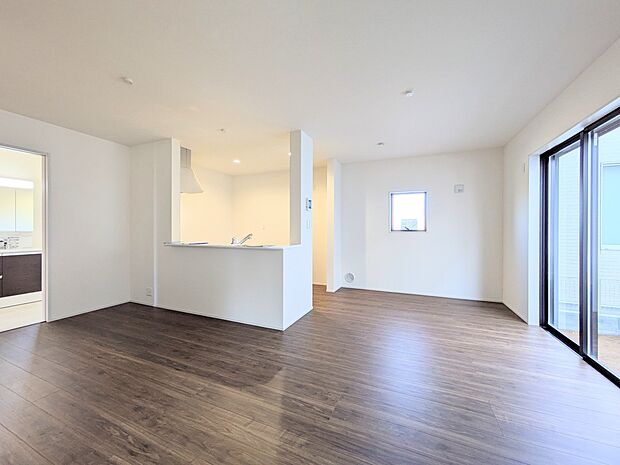 【ダイニングキッチン】料理をしながら、後片付けをしながら二人で会話を楽しみたい空間。