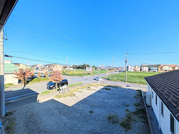 【眺望】少し優雅に、眺望の良い部屋で新生活をしてみませんか？眺望や窓からの景色が良いと、家で過ごす時間も快適です。