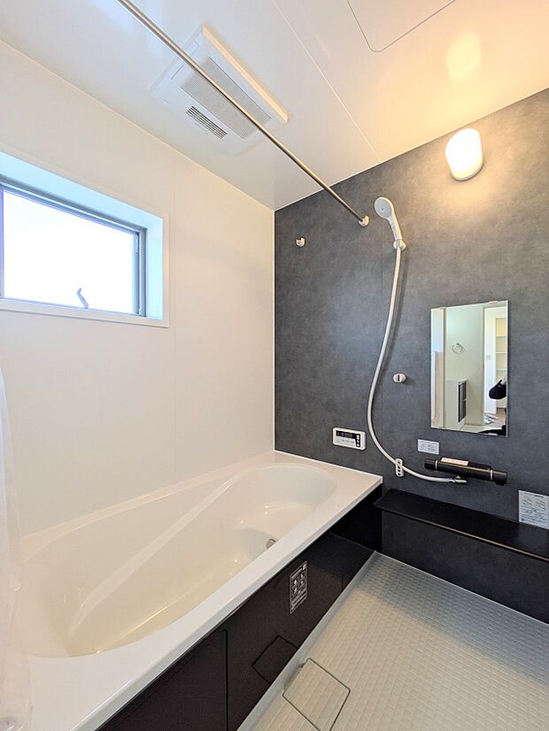 【浴室】一日の疲れを癒してくれるお風呂空間。使いやすさと上質な質感を両立して、単なる習慣から特別な時間に変わるはず。