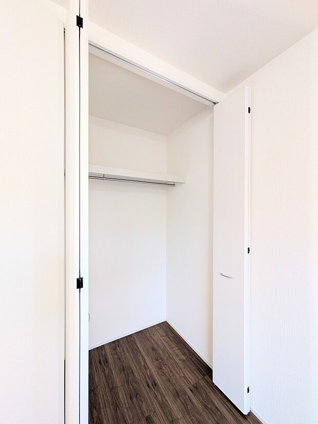 限られたスペースを有効に活用できる壁面クローゼット。