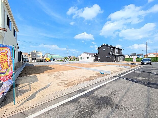 カースペース2台可。車が1台なら、来客用の駐車場や、駐輪スペースとしてご活用ください。
