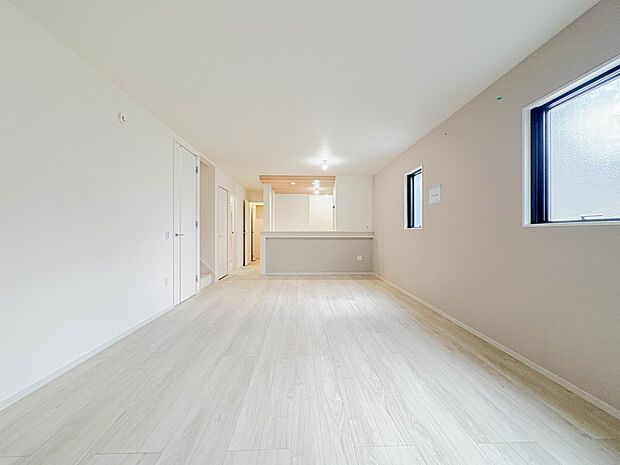 【Dining】ダイニングテーブルを置いても十分な広さが確保されています。