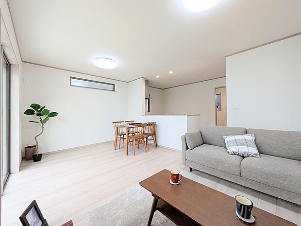 【ダイニングキッチン】料理をしながら、後片付けをしながら二人で会話を楽しみたい空間。