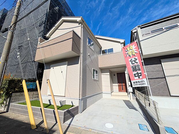 【駐車場】ゆったりとした駐車スペースを確保。大きめのお車でもOK。