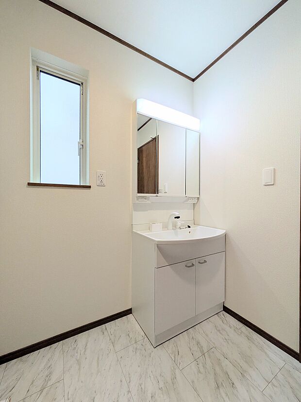 【脱衣所】十分な広さを保った脱衣所