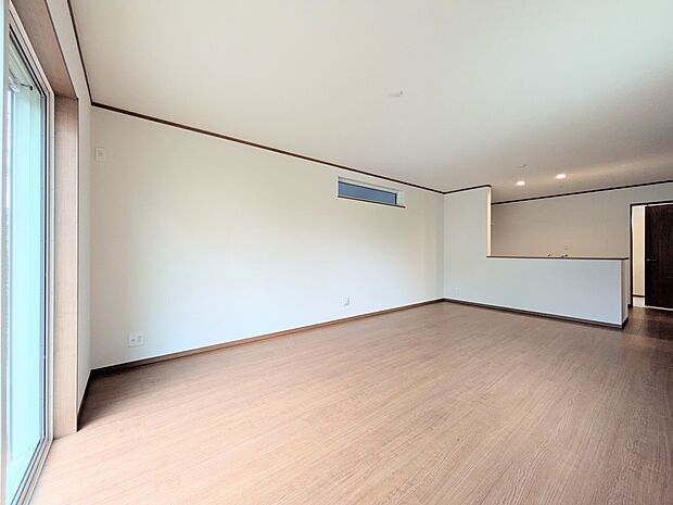 【ダイニングキッチン】料理をしながら、後片付けをしながら二人で会話を楽しみたい空間。