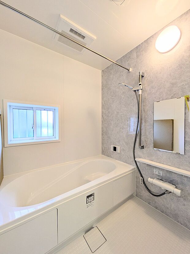 【Bathroom】一日の疲れを癒してくれるお風呂空間。使いやすさと上質な質感を両立して、単なる習慣から特別な時間に変わるはず。