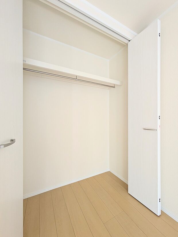 こちらの物件に少しでもご興味がありましたら、お気軽にお電話下さい。ネット上で「見えない物」「わからない事」でも、実際にご見学いただくことで、手に取るようにおわかりいただけるはずです。