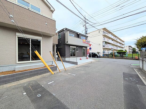 【前面道路】車の通行が少ないので、静かな住環境を維持することができます。