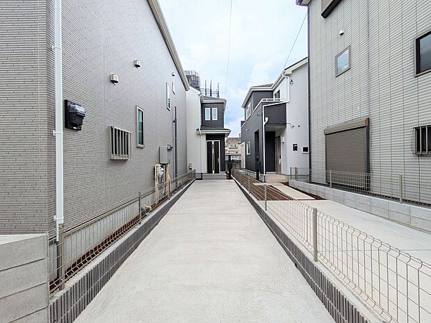 カースペース2台可。車が1台なら、来客用の駐車場や、駐輪スペースとしてご活用ください。