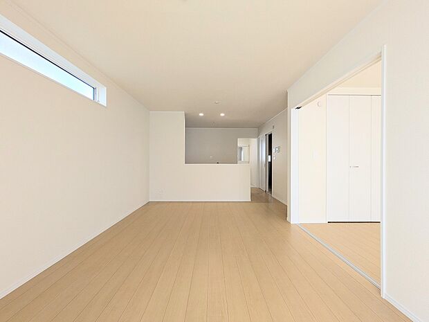 【ダイニングキッチン】料理をしながら、後片付けをしながら二人で会話を楽しみたい空間。