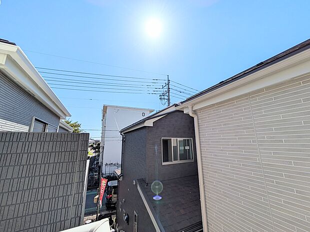 【眺望】少し優雅に、眺望の良い部屋で新生活をしてみませんか？眺望や窓からの景色が良いと、家で過ごす時間も快適です。