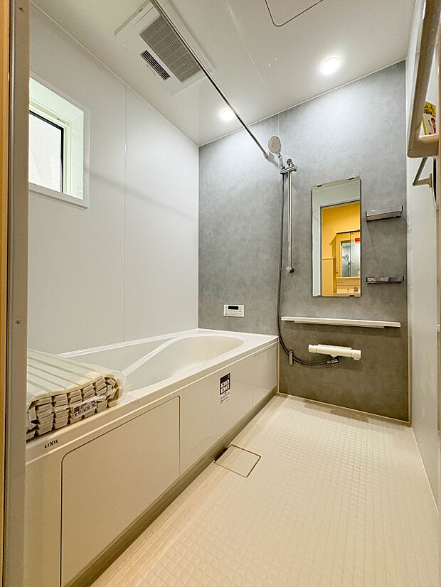 3号棟【浴室】1日の疲れを癒すバスルームは、心地よいリラックスを叶える清潔感溢れる美しい空間。