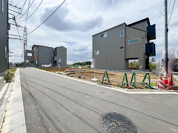 【外観】区画整理された美しい街並みに堂々誕生！陽当たり良好！  