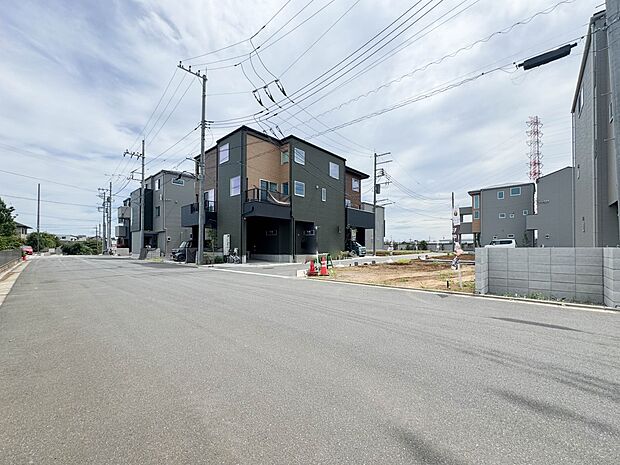 【前面道路】車の通行が少ないので、静かな住環境を維持することができます。