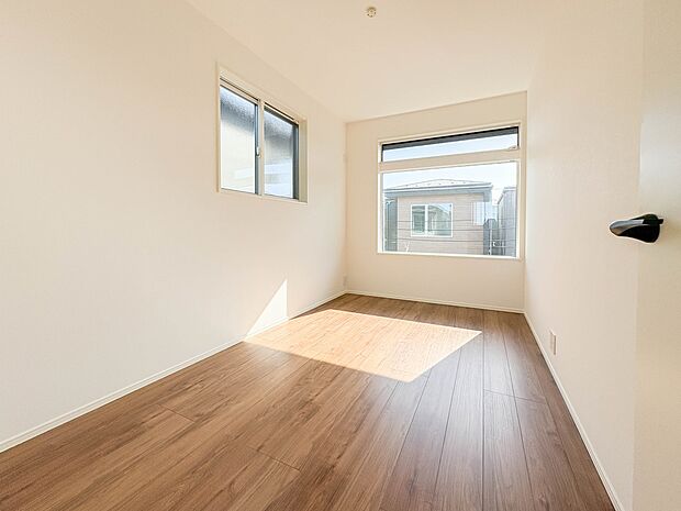 【洋室】充実した生活は伸びやかな居室空間から始まります。快適に・伸びやかに。心の潤いを求める方々へ。