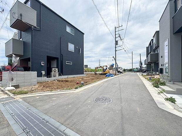 【外観】家は一生のお買物。自分ならではの家族ならではの、家にしたい。書斎を設ける。子どものプレイングルームを設ける。趣味のオーディオルームを設置する。夢を追うオンリーワンの家です。