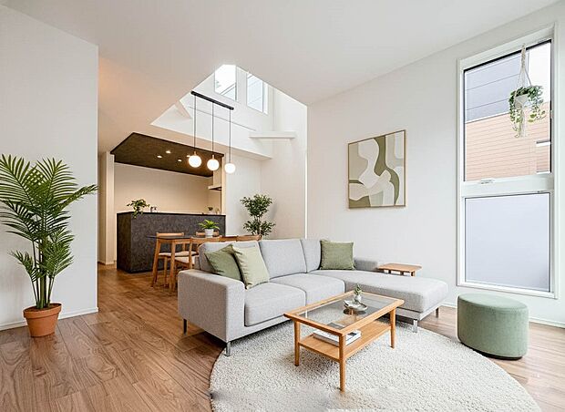 【リビング LDK16.1帖】 整然とした空間演出、快適な理想の暮らしの実現は家のみの拘りではなく、そこで暮らす方々にとって素敵な環境であることも挙げられると思います。四季折々の変化が奏で…