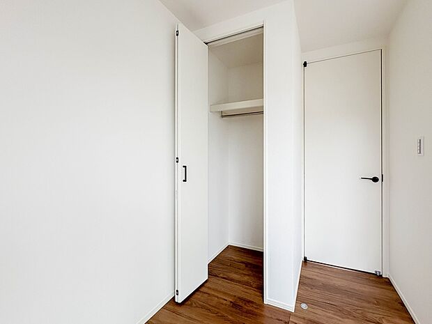 【収納】各部屋を最大限に広く使って頂ける様、全居住スペースに収納付。プライベートルームはゆったりと快適に。