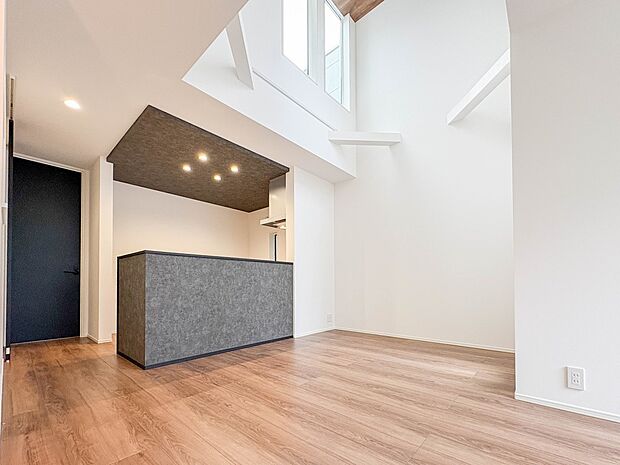 【ダイニングキッチン LDK16.1帖】会話でホッとコミュニケーションできるリビング。料理でホッとハピネスになるキッチンなど。人をホッとさせる最新設備・仕様を採用しています。