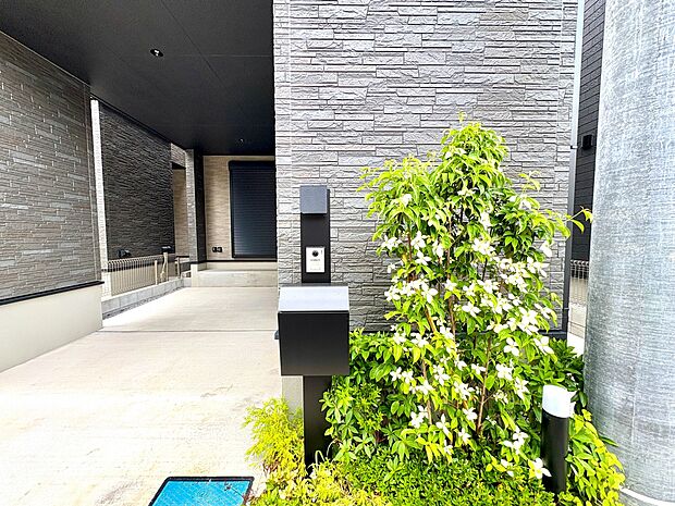 2号棟【外観】こちらの物件に少しでもご興味がありましたら、お気軽にお電話下さい。ネット上で「見えない物」「わからない事」でも、実際にご見学いただくことで、手に取るようにおわかりいただけるはず…