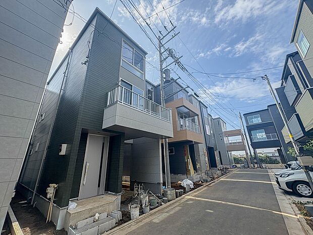 【前面道路】車の通行が少ないので、静かな住環境を維持することができます。