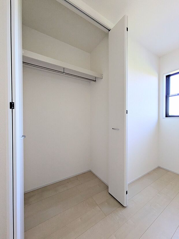 【収納】各部屋を最大限に広く使って頂ける様、全居住スペースに収納付。プライベートルームはゆったりと快適に。