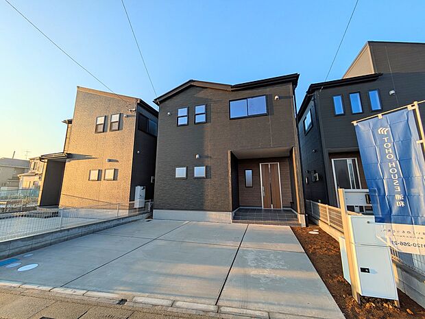 【ひとつ先の住み心地】家族の温かさと陽光の暖かさ、楽しい毎日と明るい未来を予感させる「空間が織り成すひとつ先の住み心地」を演出します。