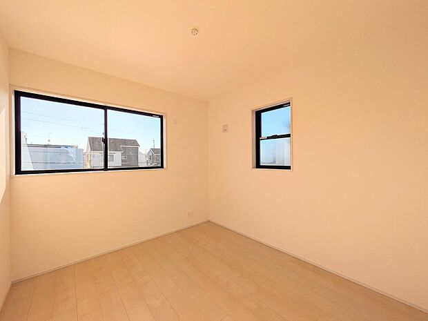 こちらの物件に少しでもご興味がありましたら、お気軽にお電話下さい。ネット上で「見えない物」「わからない事」でも、実際にご見学いただくことで、手に取るようにおわかりいただけるはずです。