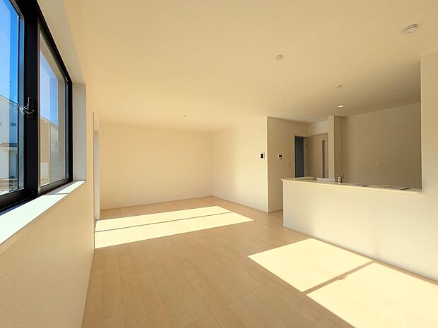 【Dining】ダイニングテーブルを置いても十分な広さが確保されています。