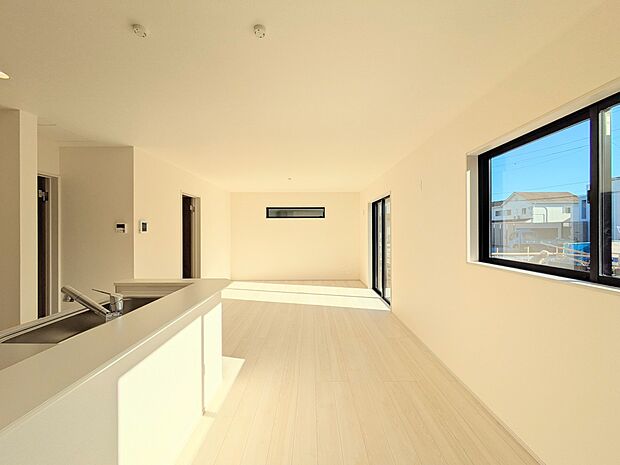 【ダイニング】愛を感じる、幸せを想う、心地よさを受けとる家の各スペースや各お部屋のさまざまな設備。人として日々の暮らしを先へすすめる設備・仕様を採用しています。