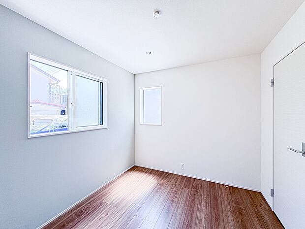 【寝室】充実した生活は伸びやかな居室空間から始まります。快適に・伸びやかに。心の潤いを求める方々へ。