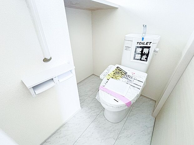 【Toilet-トイレ-】  いつも清潔なスペースであってほしいのが毎日使うトイレです。掃除がしやすいのはもちろん、落ち着けるスペースとして機能することも大切です。