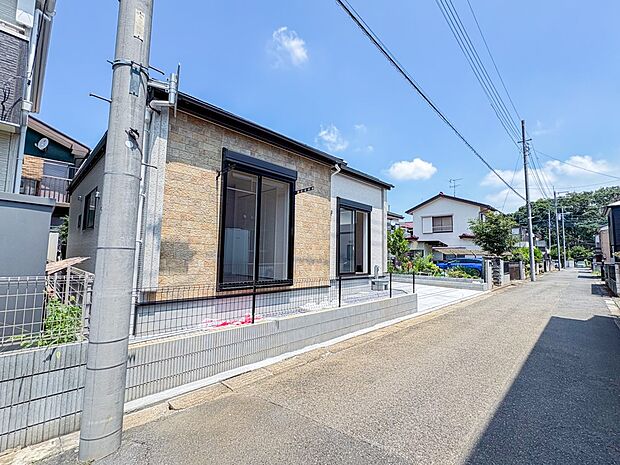【前面道路】車の通行が少ないので、静かな住環境を維持することができます。