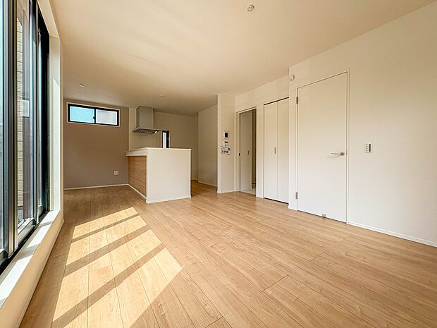 【LDK16帖】明るく開放的な空間が広がるLDK。