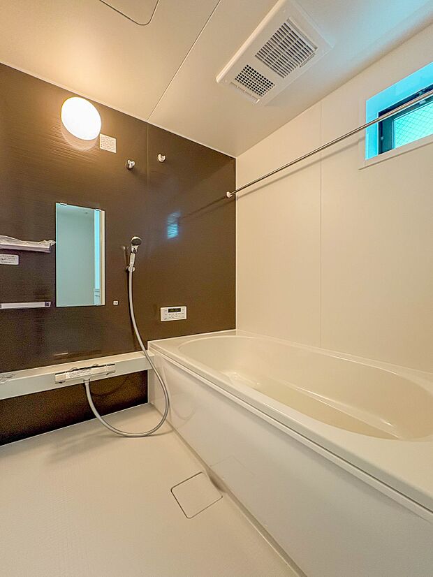 【浴室】一日の疲れを癒してくれるお風呂空間。使いやすさと上質な質感を両立して、単なる習慣から特別な時間に変わるはず。