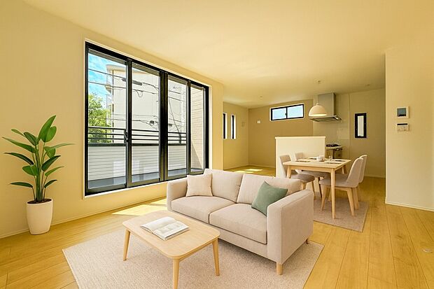 【LDK16帖】爽やかな日差しが差し込む明るいリビングです。