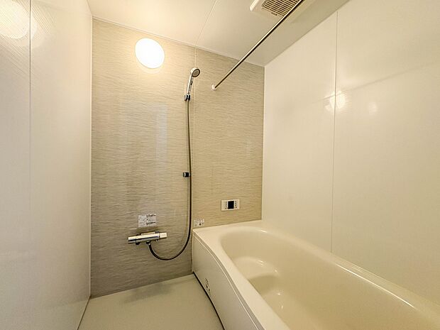 D号棟【浴室】一日の疲れを癒してくれるお風呂空間。使いやすさと上質な質感を両立して、単なる習慣から特別な時間に変わるはず。