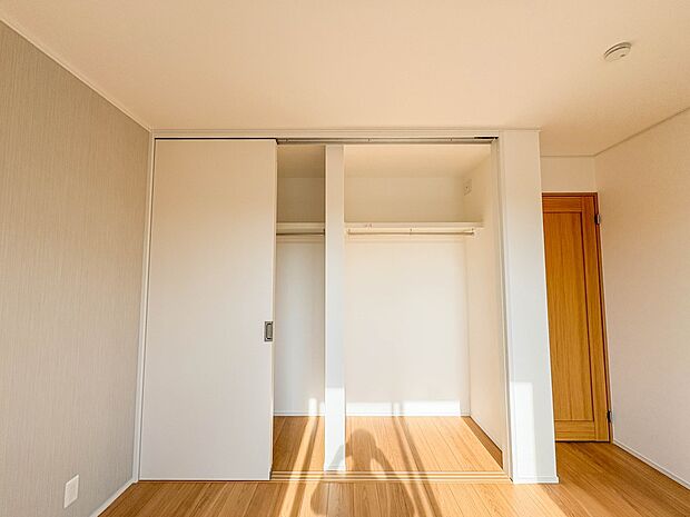 D号棟 こちらの物件が少しでも気になるようでしたら、お気軽にお問合せください。人生でいちばん大きなお買い物ですので、ゆっくりご見学ください。ネット上の画像と実際の見学では、リアル感がまるで違…