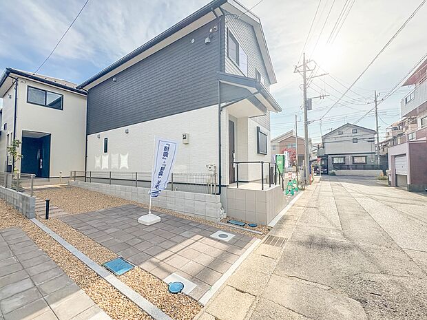 【前面道路6m】車の通行が少ないので、静かな住環境を維持することができます。