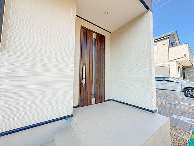 Y号棟【玄関】玄関はおうちの顔と言われます。玄関アプローチは、外観デザインの印象を左右します。ご家族の個性を出しながら、素敵な玄関でお客様をお迎えしてください。