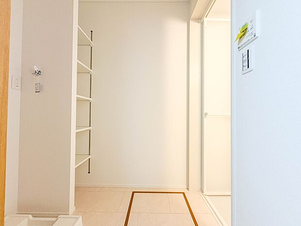 こちらの物件に少しでもご興味がありましたら、お気軽にお電話下さい。ネット上で「見えない物」「わからない事」でも、実際にご見学いただくことで、手に取るようにおわかりいただけるはずです。