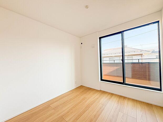 Y号棟【洋室4.5帖】充実した生活は伸びやかな居室空間から始まります。快適に・伸びやかに。心の潤いを求める方々へ。