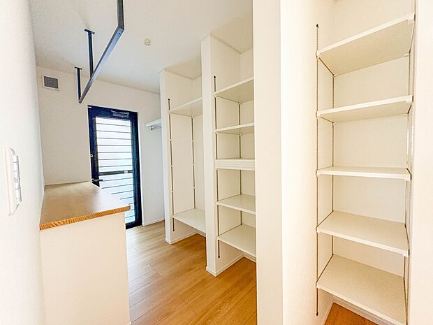 こちらの物件が少しでも気になるようでしたら、お気軽にお問合せください。人生でいちばん大きなお買い物ですので、ゆっくりご見学ください。ネット上の画像と実際の見学では、リアル感がまるで違います。…