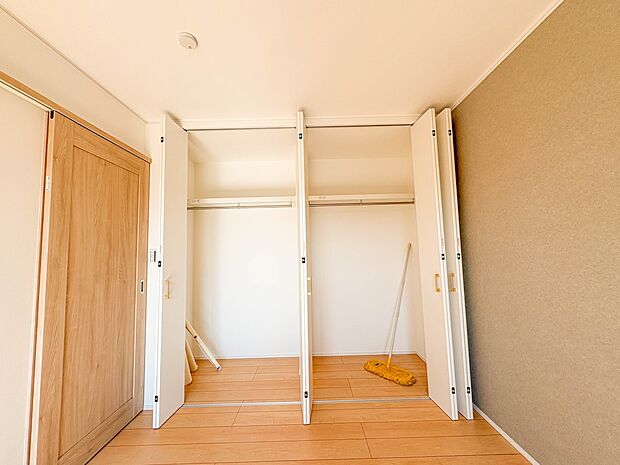 C号棟【収納】各部屋を最大限に広く使って頂ける様、全居住スペースに収納付。プライベートルームはゆったりと快適に。