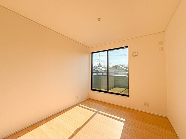 C号棟【洋室5.23帖】こちらの物件が少しでも気になるようでしたら、お気軽にお問合せください。人生でいちばん大きなお買い物ですので、ゆっくりご見学ください。ネット上の画像と実際の見学では、リ…